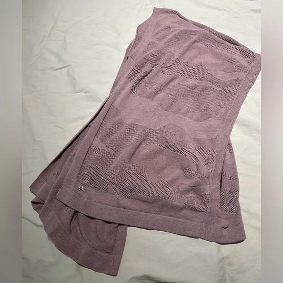 Lululemon Find Your Light Wrap- One Size 
Heathered Vintage Mauve - Picture 7 of 9